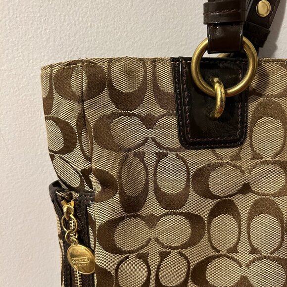 Coach Gallery Tote in Signature Canvas - Picture 3 of 6